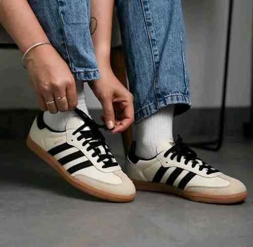 Adidaass Samba Cream Sand Strata for her