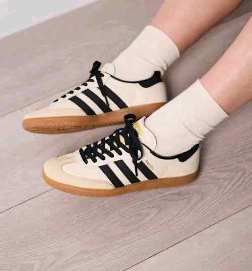 Adidaass Samba Cream Sand Strata for her