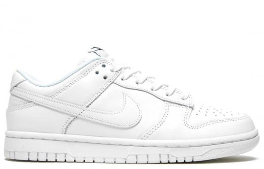 Nik ee Sb Dunk Low Pro Triple White
