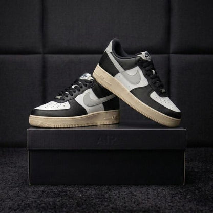 NIK.E AIRFORCE 1 LOW WHITE LIGHT SILVER COCONUT MILK BLACK