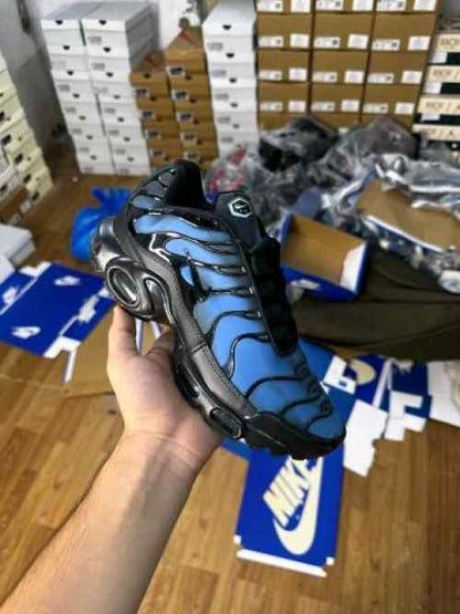 Nikk ee airmax plus colour change reflects in heat