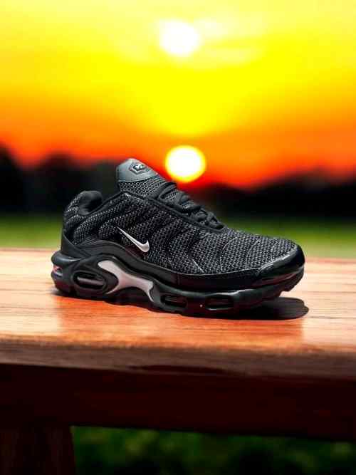 Nikee Airmax Plus Metallic Black Silver