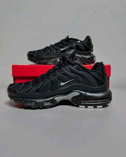 Nikee Airmax Plus Metallic Black Silver