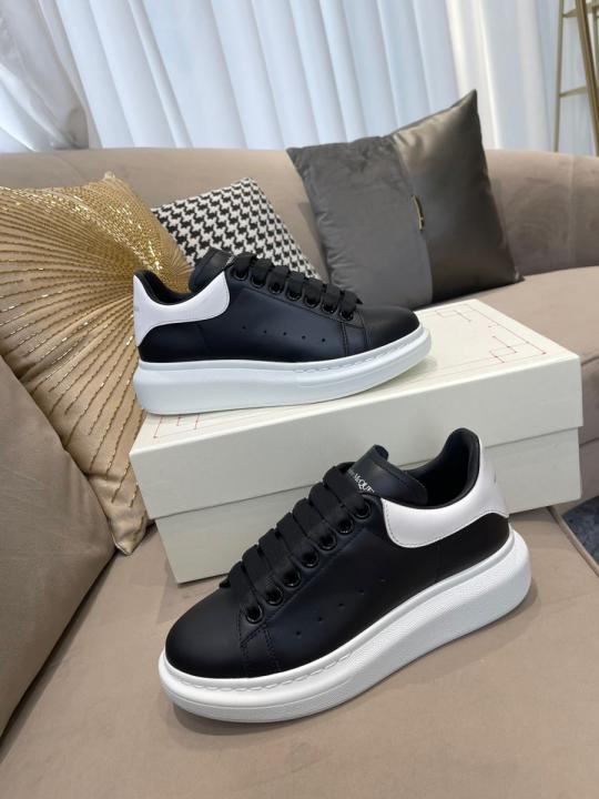 Alexander McQuee.n Sneakers With Card Bill carry Bag & Og Box