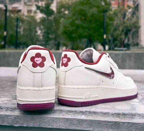 Nik ee Air Force 1 Low Valentines Day