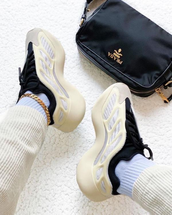 Adida.s Yeezy 700 v3 Azael Glowing Semi UA