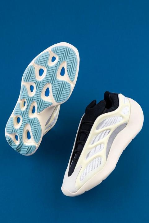 Adida.s Yeezy 700 v3 Azael Glowing Semi UA