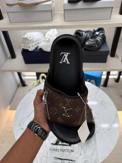 Loui.s vuitton slide brown