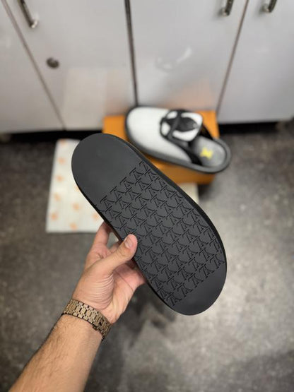 LOUI.S VUITTON PREMIUM BOOT CUT WHITE BLACK 010