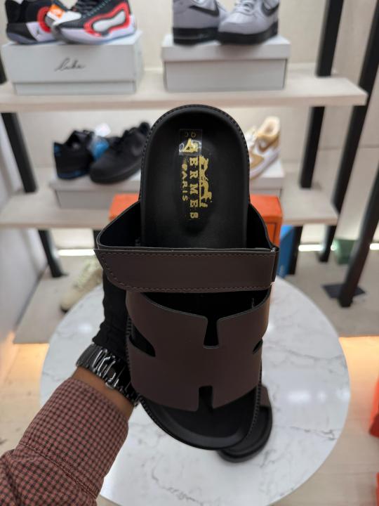 HERME_S premium flip flop brown