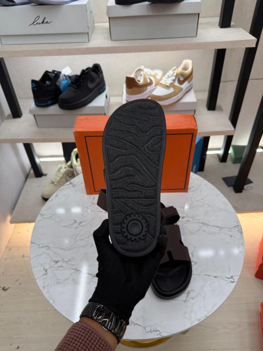 HERME_S premium flip flop brown