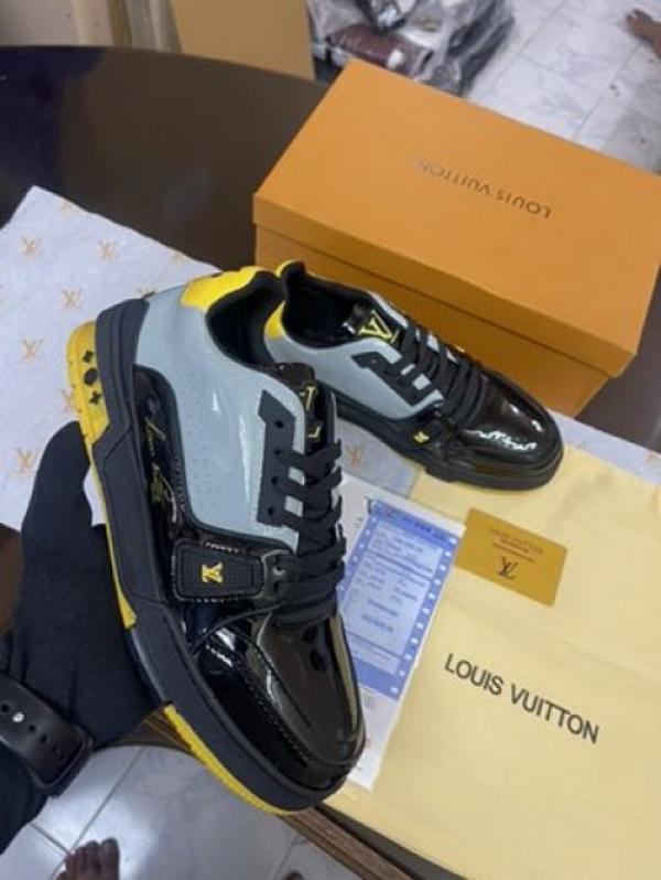 LOUI_S VUITTON TRAINER SNEAKERS IN BLACK PATENT CANVAS