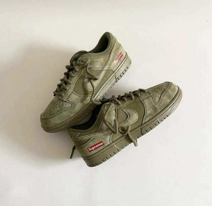 NIK.E SB DUNK LOW OLIVE X SUPREME