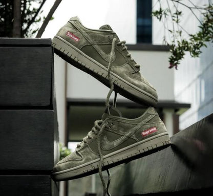 NIK.E SB DUNK LOW OLIVE X SUPREME
