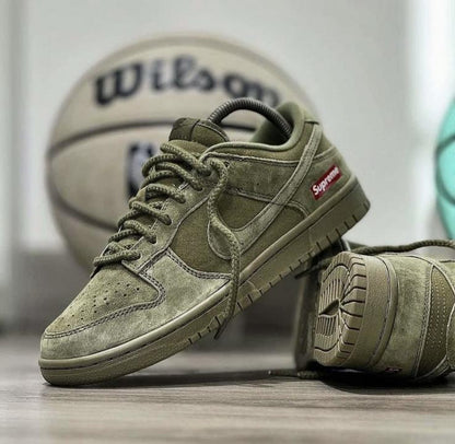 NIK.E SB DUNK LOW OLIVE X SUPREME