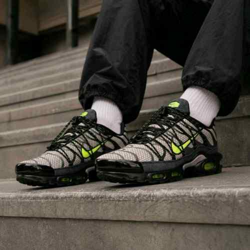 Nikee Airmax Plus Utility Tan Volt