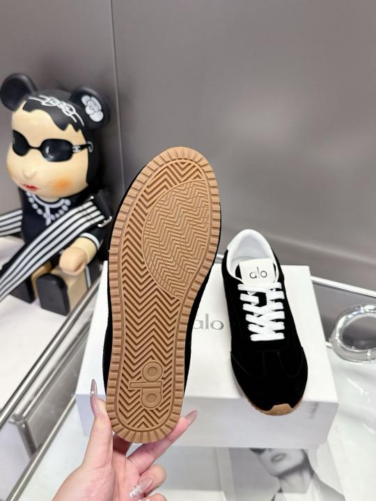 Alo Yoga Sunset Suede Sneakers Black
