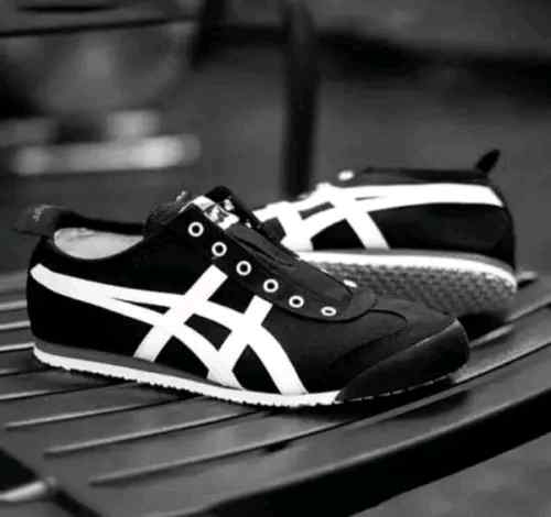 tiger slip on black white