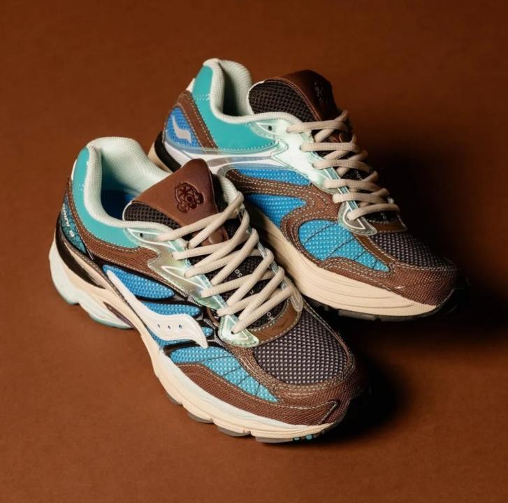 Footpatrol x Saucony ProGrid Omni 9 in the BlueBrown