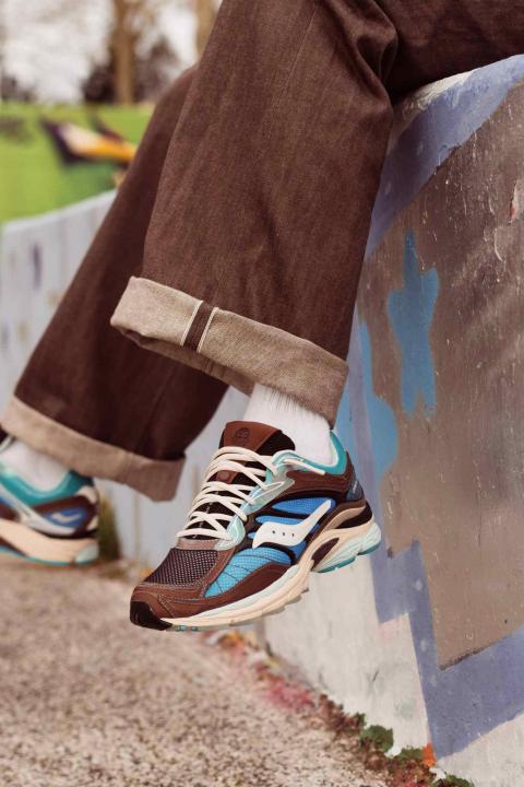 Footpatrol x Saucony ProGrid Omni 9 in the BlueBrown