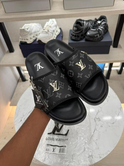 Loui.s vuitton slide black