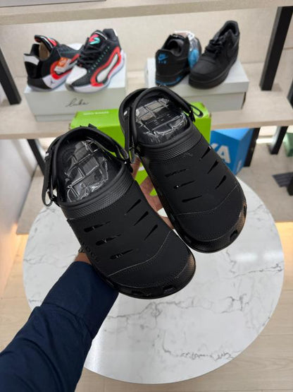 CROC S YUKOON BLACK CLOG