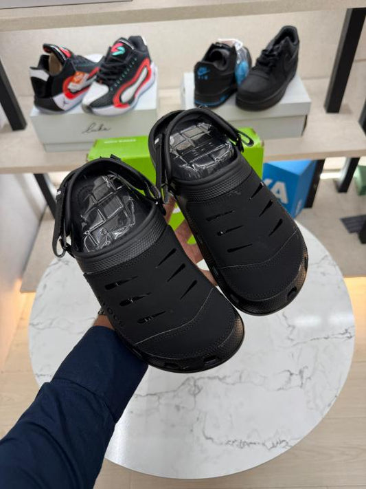 CROC S YUKOON BLACK CLOG