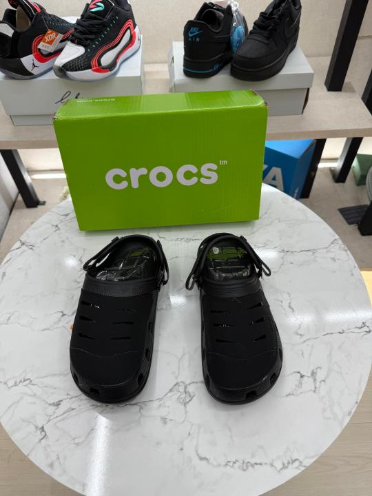 CROC S YUKOON BLACK CLOG