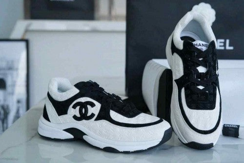 CHANEEL CC EMBOSSED LOGO WHITE BLACK SUEDE