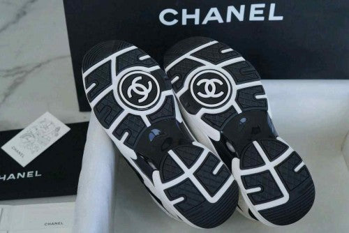 CHANEEL CC EMBOSSED LOGO WHITE BLACK SUEDE