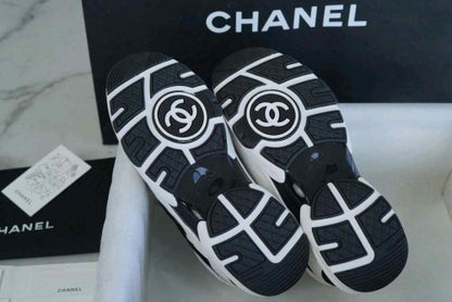 CHANEEL CC EMBOSSED LOGO WHITE BLACK SUEDE