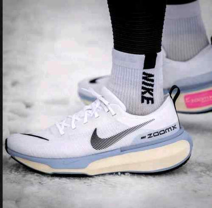 nikkee zoom x run 3 INVINCIBLE