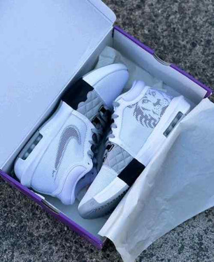 Nikee Lebron Witness 8 VIII White Black