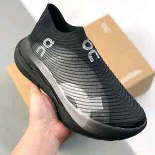 ON RUNNING CLOUD BOOM STRIKE LS BLACK