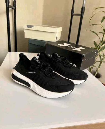 Under Armourr hovr phantom 4 black white