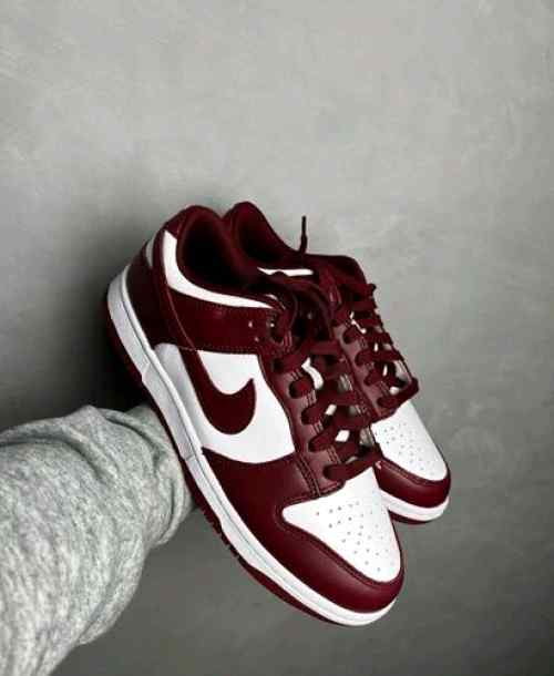 Nikee Sb Dunk Low Team Red