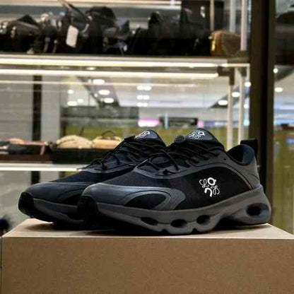 ON RUNNING CLOUD SOLO BLACK GREY