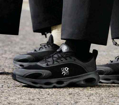 ON RUNNING CLOUD SOLO BLACK GREY