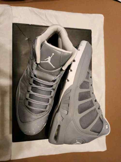 Nik ee air jordan play in these 2 cool gray