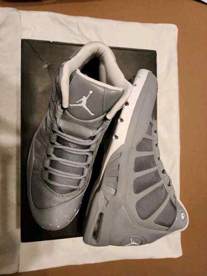 Nik ee air jordan play in these 2 cool gray