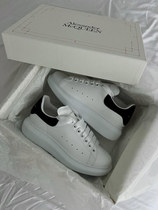 Alexander McQuee.n White Sneakers With Card Bill carry Bag & Og Box