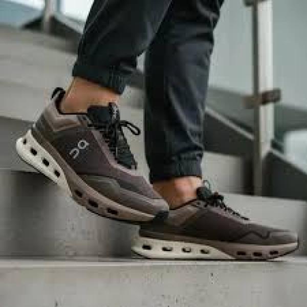 On Running Cloudnova X Pebble Black Brown