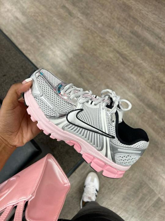 Nik.e Zoom Vomero 5 Metallic Silver Pink