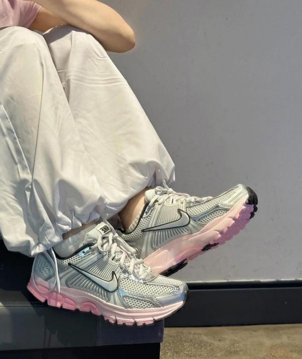 Nik.e Zoom Vomero 5 Metallic Silver Pink