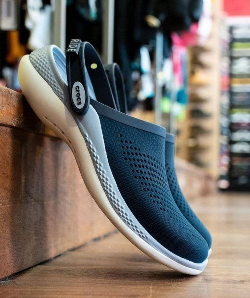 croocs. lite ride 360 clog navy blue