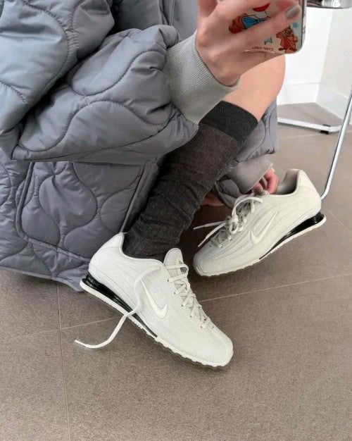 NIKKE shox z light bone