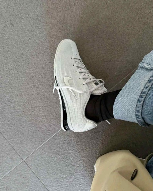 NIKKE shox z light bone