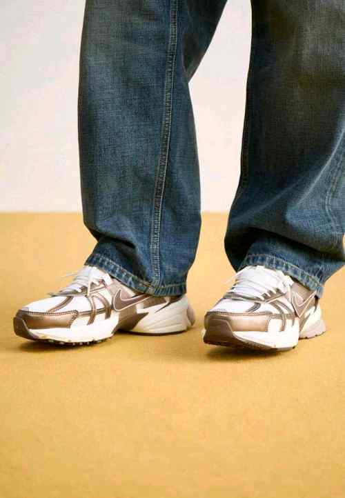 Nikee V2K Run Mink Brown Summit White