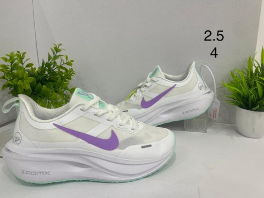 Nik.e Zoom X Running White Purple smiley