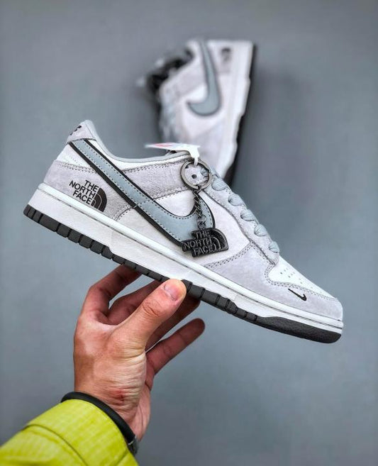 Nik.e Sb Dunk Low X The Nort.h Face